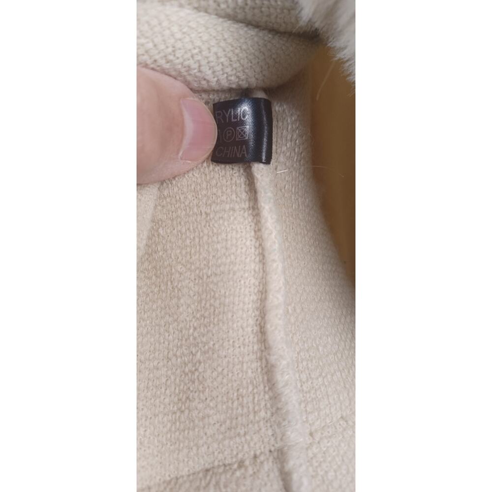Elegant Knit Poncho Shawl Wrap with Faux Fur Collar & Tassel Hem Cozy One Size - Picture 8 of 9